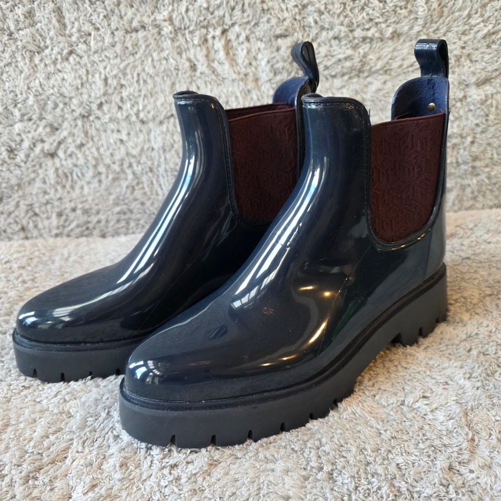 NEW‎ Tommy Hilfiger Navy Blue Lug Sole Chelsea Rain Boots Size 9M LOGO Stretch